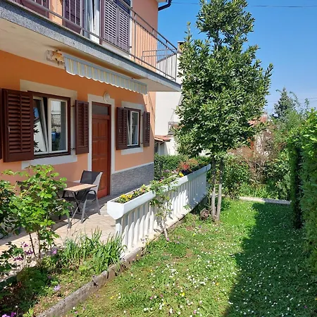 Clara 3 Apartman *