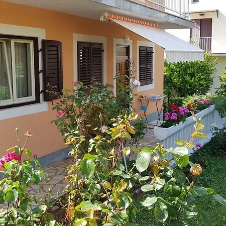 Clara 3 Apartman *